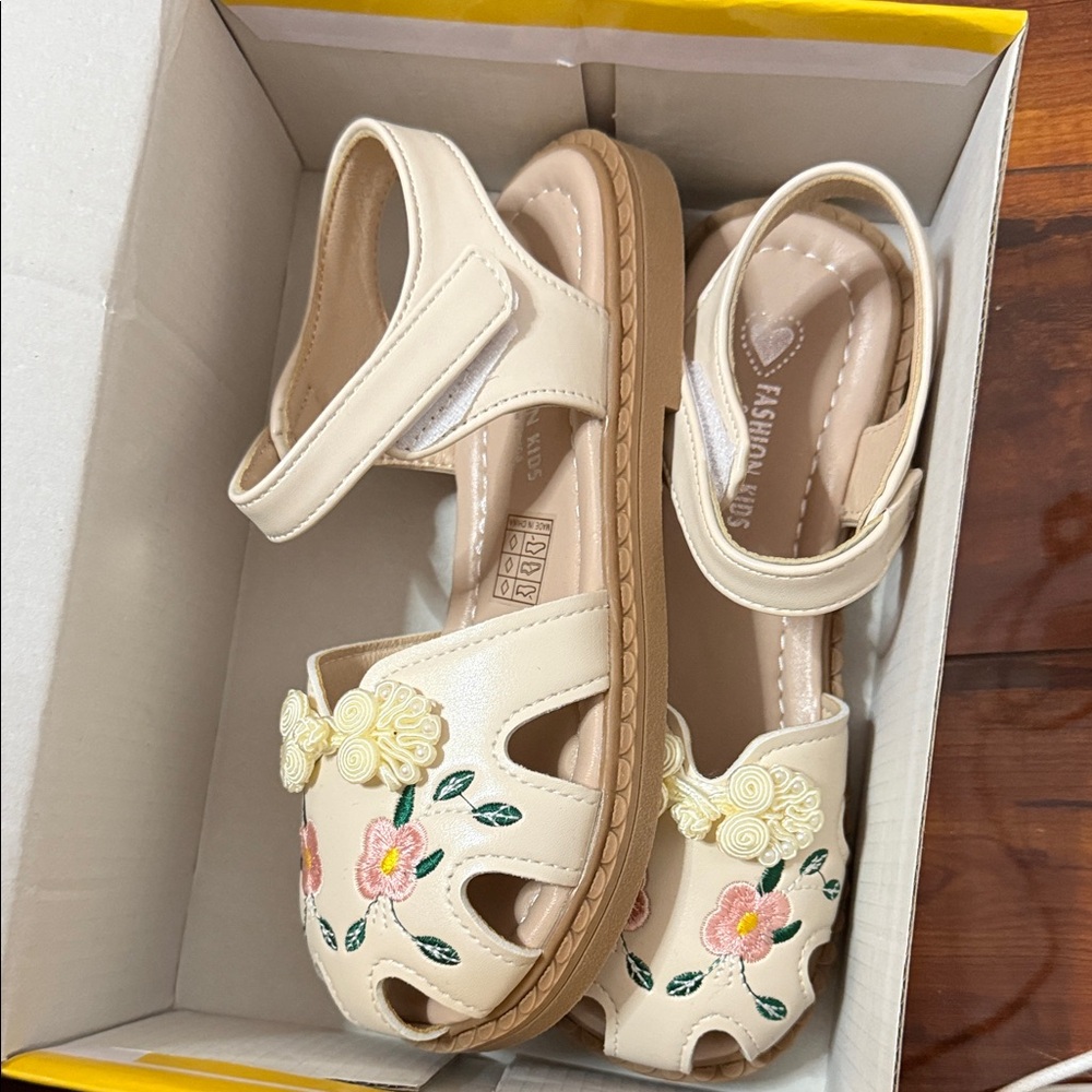 Cream Floral Sandals